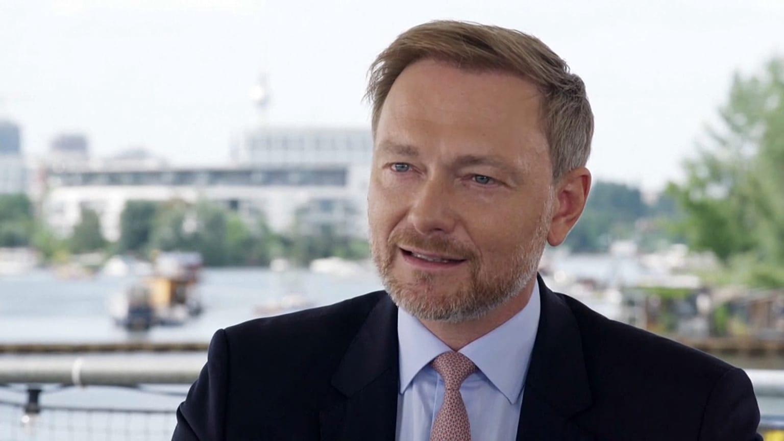 Almanya seçimleri: Lindner partisini 'sol görüşe karşı bir siper' olarak görüyor