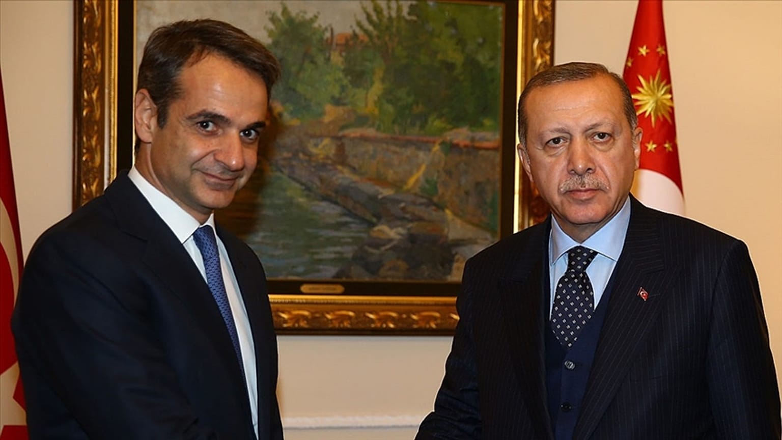 Yunanistan Başbakanı Kirgios Miçotakis (solda) ve Recep Tayyip Erdoğan (sağda)