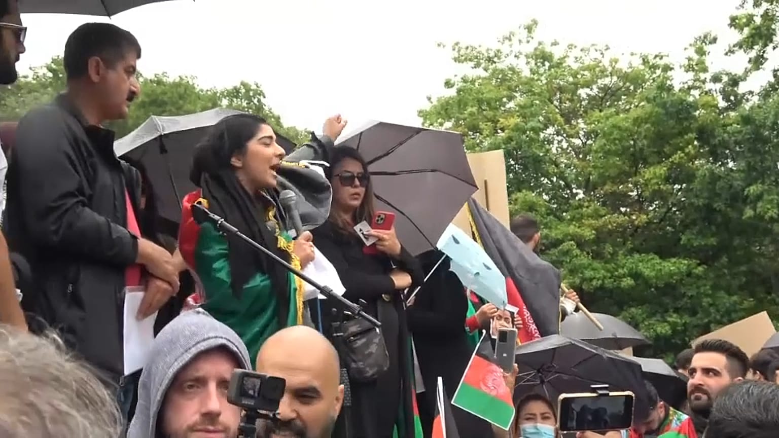 شاهد: احتجاجات في لندن ضد طالبان وتضامناً مع الأفغان