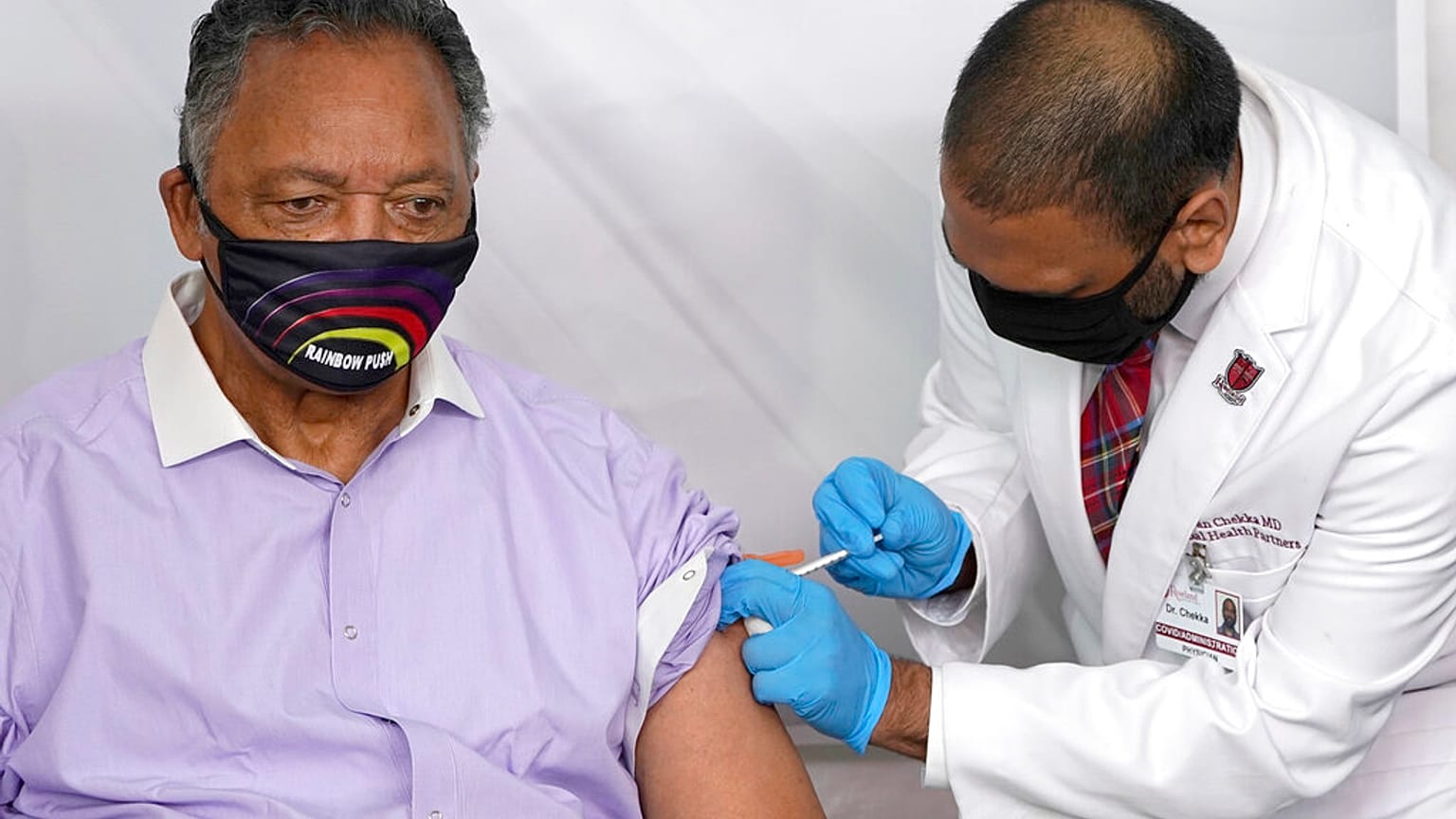 Reverendo Jesse Jackson vacinado contra a Covid