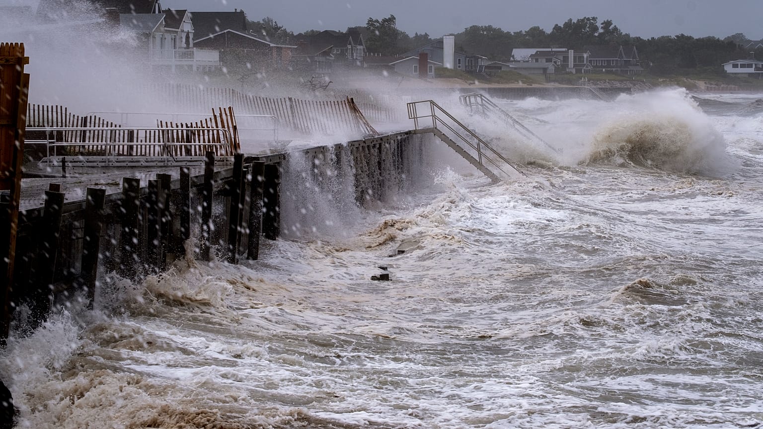 Bord de mer après l'arrivée de la tempête tropicale Henri - Montauk (Etat de New York, USA), le 22/08/2021