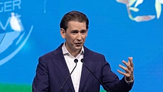 يتحدث المستشار النمساوي سيباستيان كورتس خلال "القمة العالمية النمساوية 2021" الخامسة حول قضايا المناخ الحالية، فيينا، 1 يوليو 2021