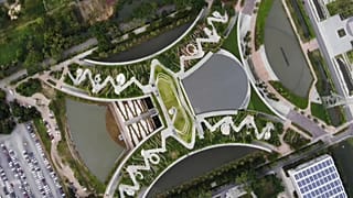 Das Dach der Tammasat-Universität in Bangkok