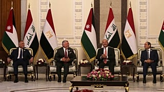 الرئيس العراقي برهم صالح ورئيس الوزراء مصطفى الكاظمي يستقبلان الرئيس المصري عبد الفتاح السيسي والعاهل الأردني الملك عبد الله الثاني في العاصمة بغداد، 27 حزيران/ يونيو 2021
