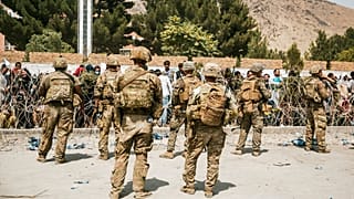 Des soldats américains aux abords de l'aéroport de Kaboul