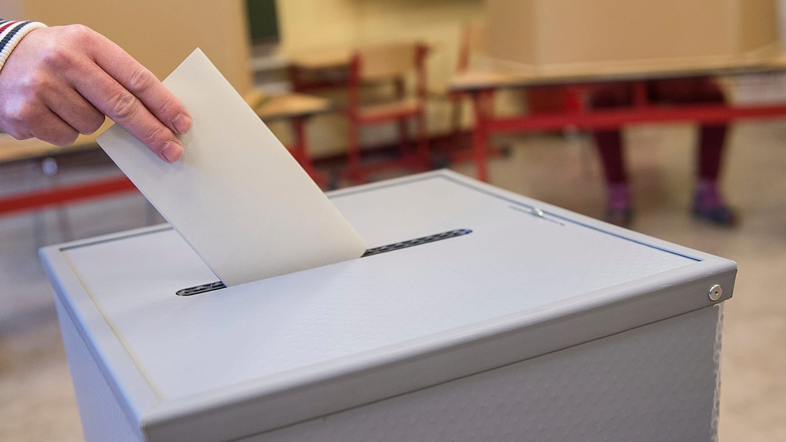 A voter casts their ballot in a polling station in Neustadt am Ruebenberge, Germany, in October 2017.