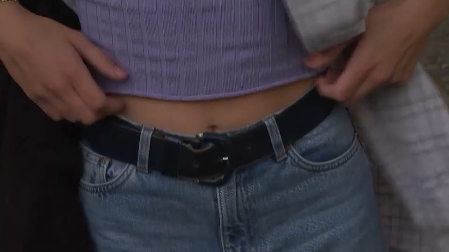 Protest mit Crop Top 