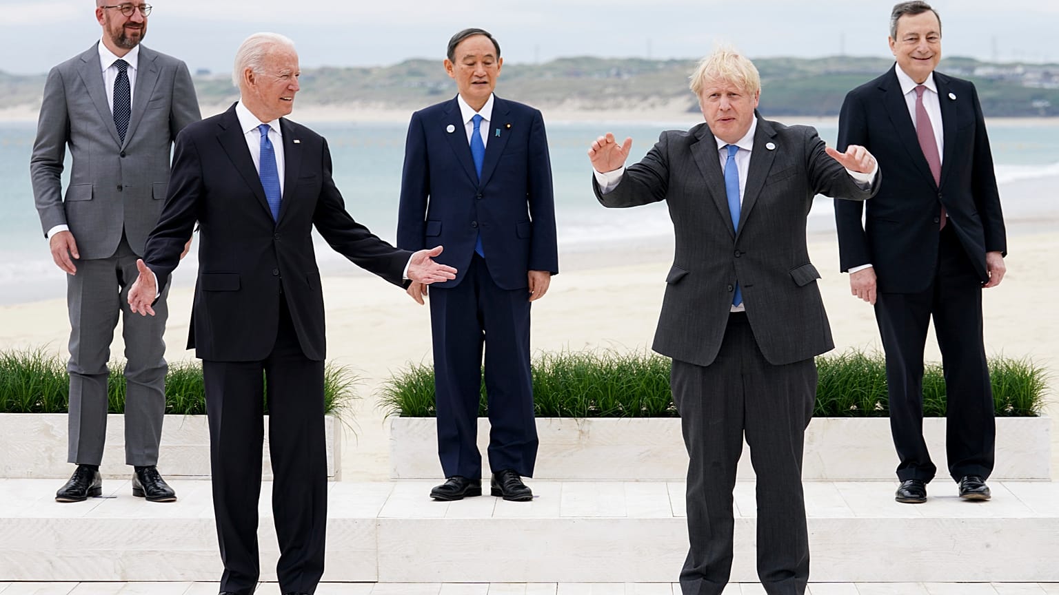 Összeülnek a G7-ek, Bidennek döntenie kell