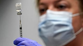 COVID-19: Διαρκής ανοδική πορεία νεκρών και κρουσμάτων από την μετάλλαξη Δέλτα