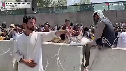 Afganistán | Imágenes de la organización del interior del aeropuerto de Kabul