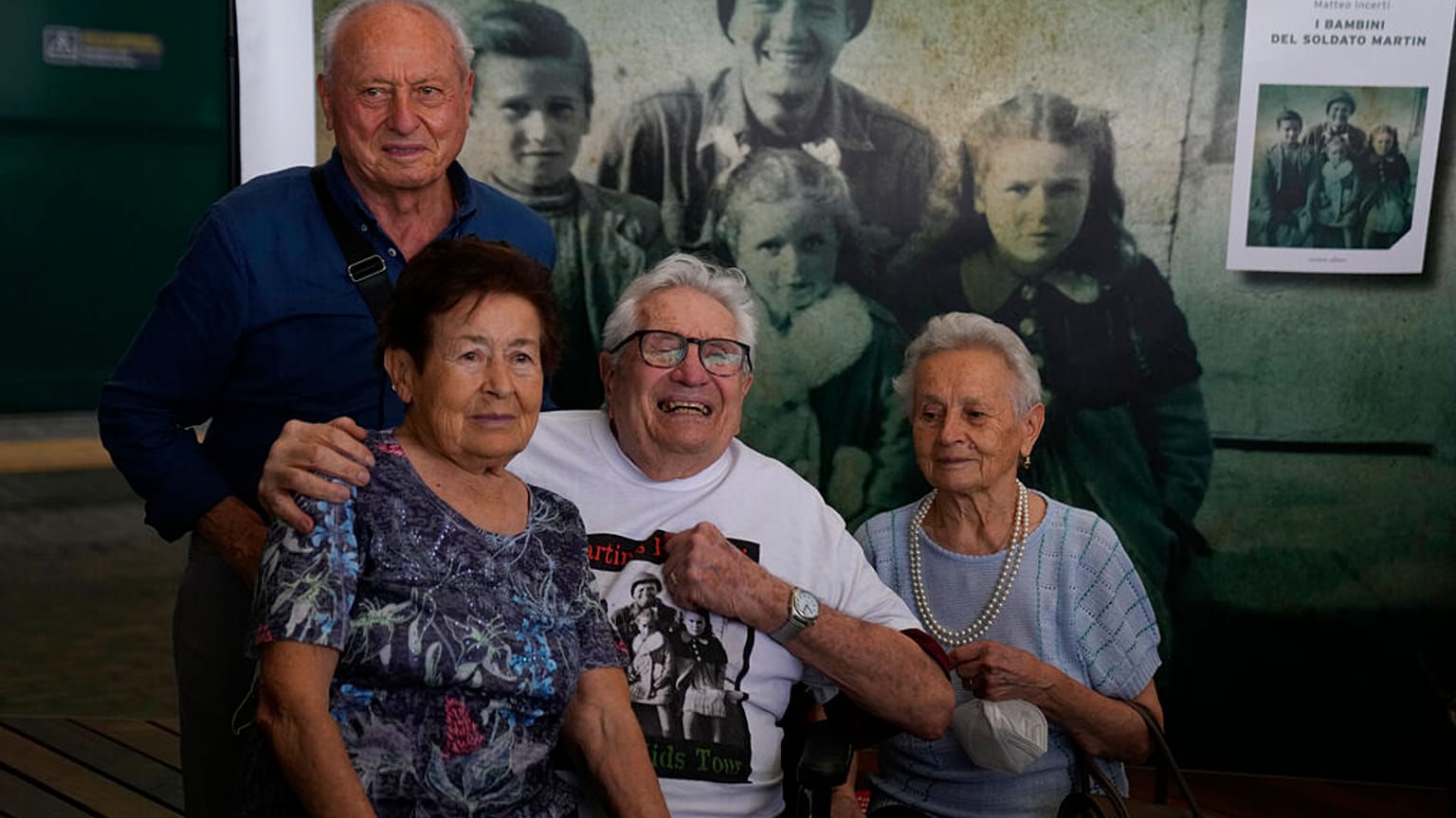 "J'ai failli tuer ces enfants" : les retrouvailles du GI et des survivants italiens, 77 ans après