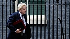 Boris Johnson, corrucciato. 
