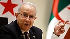 Chef de la diplomatie algérienne Ramtane Lamamra lors de son annonce à Alger, 24 août 2021