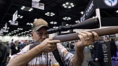 خلال الاجتماع السنوي للجمعية الوطنية للبنادق (NRA) لعام 2019 في إنديانابوليس، إنديانا، الولايات المتحدة، 26 أبريل 2019