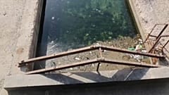 Imagen de la desembocadura de un un desagüe al mar en Trípolí. 