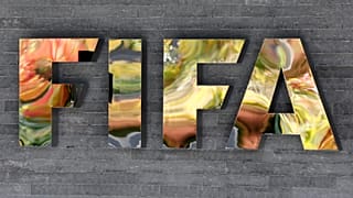 A FIFA logója a szervezet zürichi székházán egy 2015. szeptember 25-i felvételen