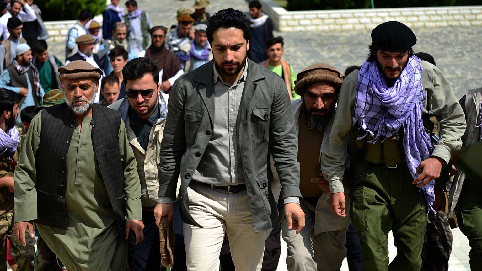 أحمد مسعود نجل القائد الأفغاني الراحل أحمد شاه مسعود، يصل إلى عند قبر والده الراحل في ولاية بانشير في 5 يوليو 2021