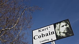 Schild mit einer Abbildung des verstorbenen Nirvana-Sängers Kurt Cobain