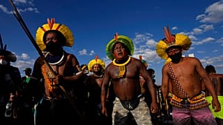 Multitudinaria marcha de indígenas en Brasil para proteger su “derecho ancestral” a la tierra