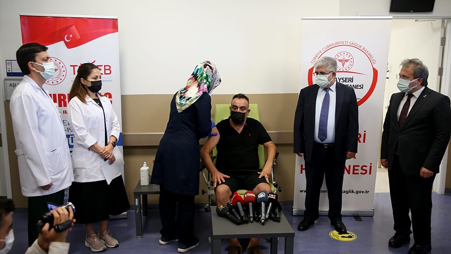 Turkovac aşısı gönüllülere uygulanmaya başlandı