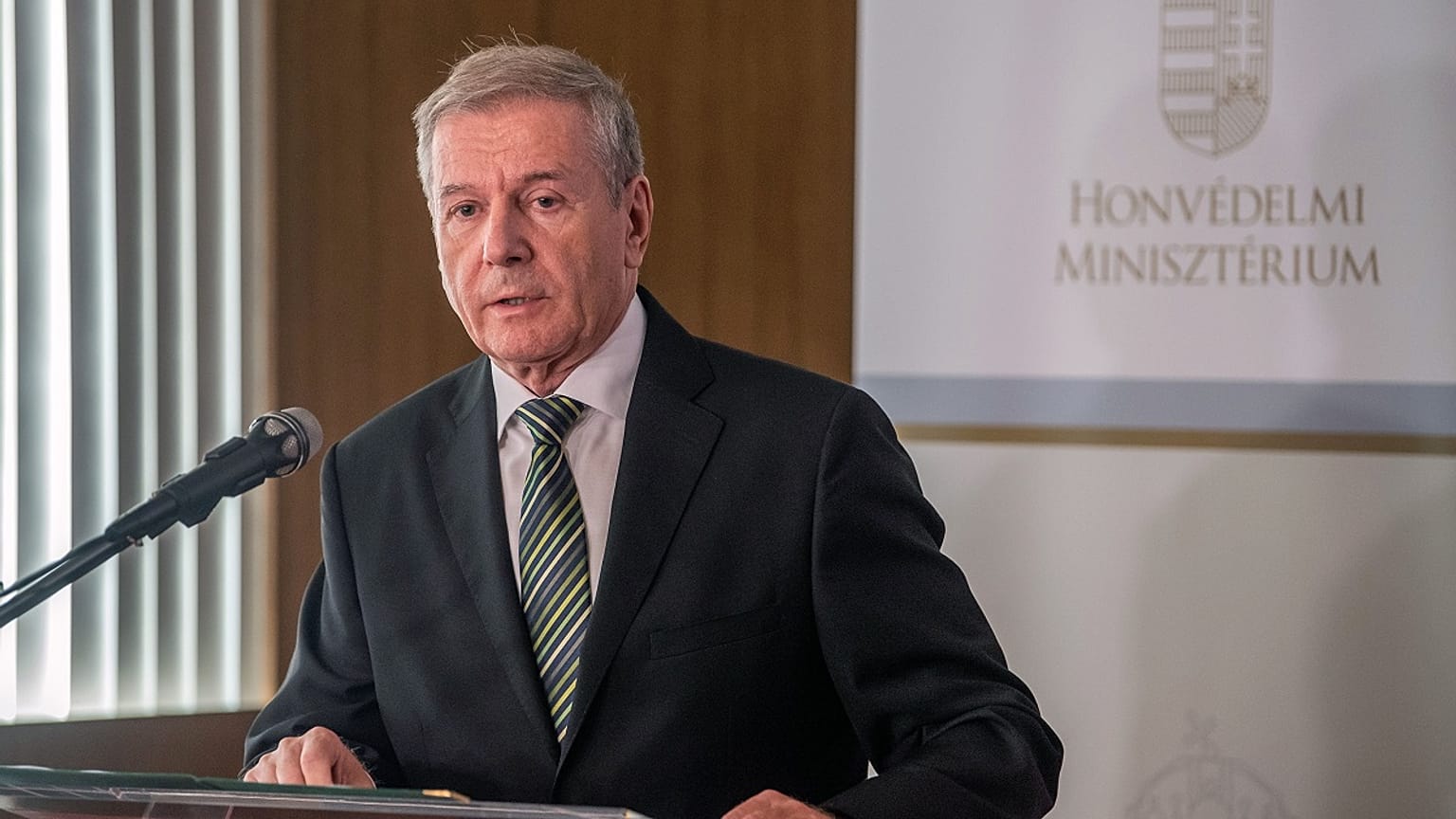Benkő Tibor honvédelmi miniszter az afganisztáni kimenekítéssel kapcsolatban tartott rendkívüli sajtótájékoztatón a Honvédelmi Minisztériumban 2021. augusztus 26-án