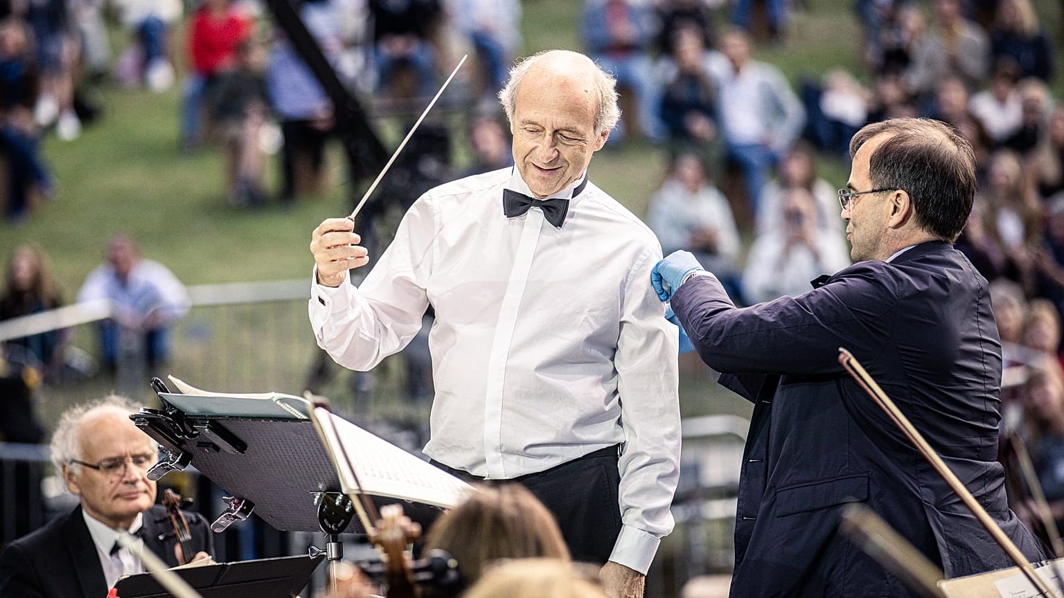 Fischer Iván megkapja a harmadik oltást, 2021. 08. 25-én a Tabánban
