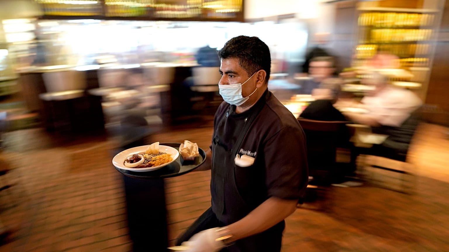 Half of American workers are in favour of vaccine requirements in the workplace