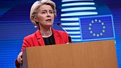 la presidenta de la Comisión Europea, Ursula von der Leyen, condenó los "ataques cobardes e inhumanos" y subrayó que es "fundamental garantizar la seguridad en el aeropuerto".
