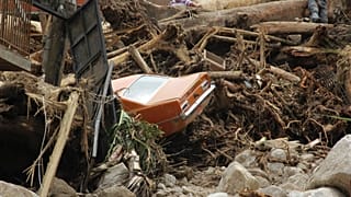 Imagen de una calle destrozada por el deslave en el municipio de Tovar