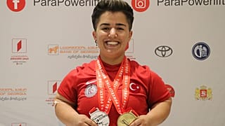 Besra Duman 55 kilo halterde bronz madalya kazandı
