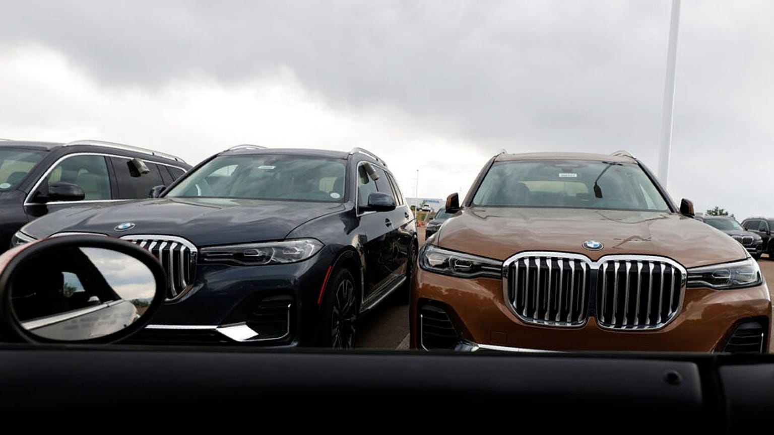  X7 sports-utility vehicles BMW