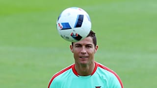 رونالدو خلال التمارين مع منتخب البرتغال