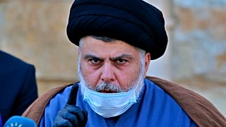 صورة من الارشيف - مقتدى الصدر خلال مؤتمر صحفي في النجف بالعراق، الأربعاء 10 شباط / فبراير 2021.