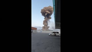 صورة للحظة انفجار المستودع 