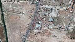 La folla al cancello nord-est dell'aeroporto internazionale Hamid Karzai, a Kabul, in Afghanistan