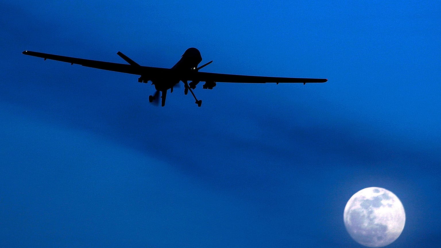 Afganistan'ın Kandahar kenti semalarında uçan ABD'ye ait insansız hava aracı (arşiv) 