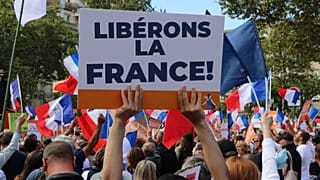 Fransa'da Covid-19 önlemleri protesto edildi
