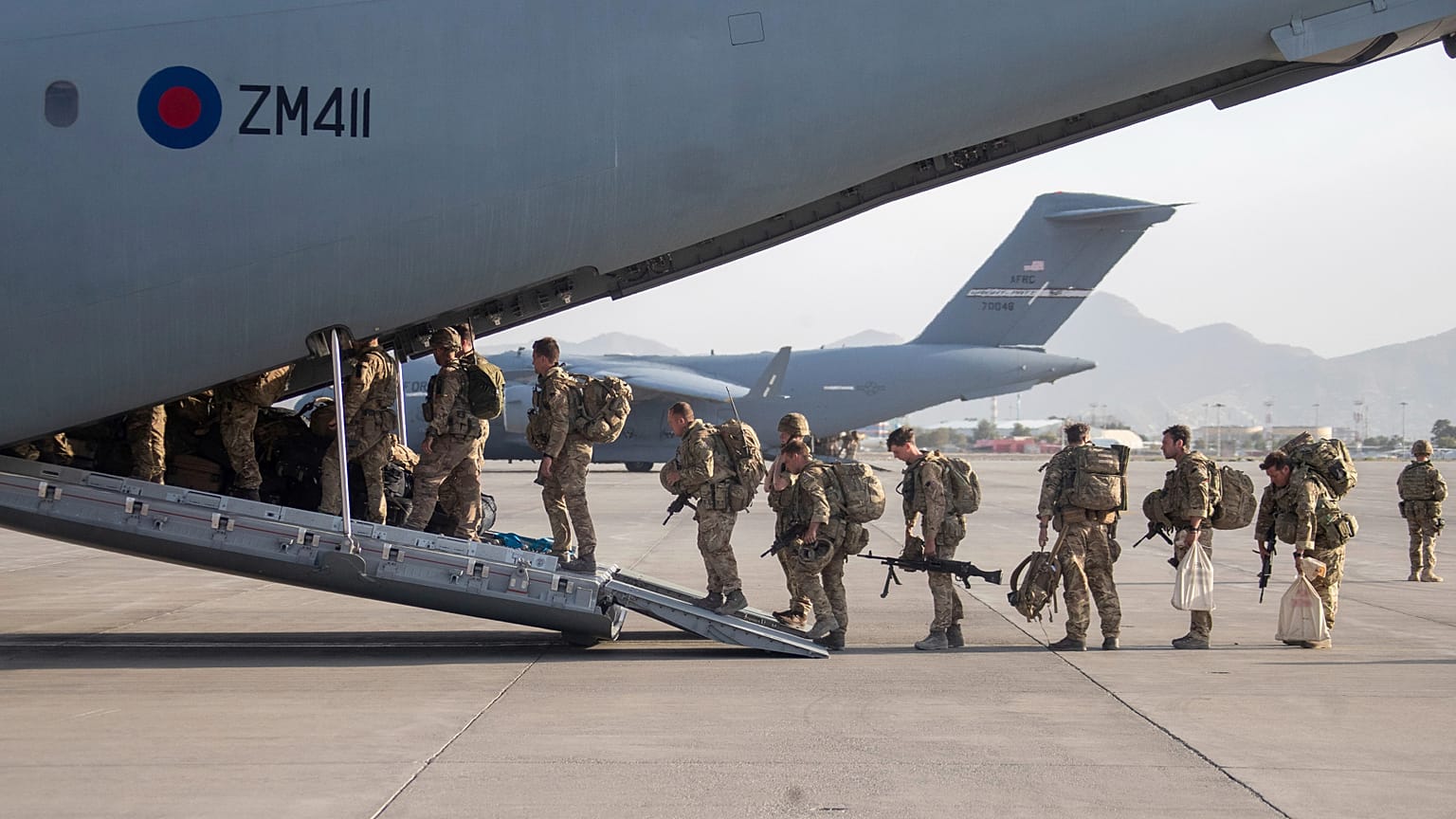 İngiltere Afganistan'dan tahliyeleri tamamladı