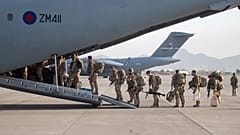İngiltere Afganistan'dan tahliyeleri tamamladı