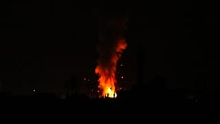 İsrail, Gazze Şeridi'nde Hamas'a ait bir noktaya ve tarım alanına hava saldırısı düzenledi. Saldırı sonrası bölgeden alev ve dumanlar yükseldi