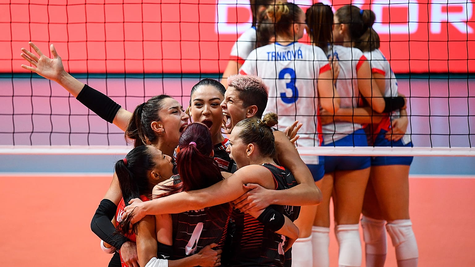 A Milli Kadın Voleybol Takımı, 2021 Avrupa Şampiyonası son 16 turunda Çekya'yı 3-1 yenerek çeyrek finale yükseldi