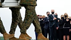 Anschlag von Kabul: Biden zollt gefallenen Soldaten Tribut