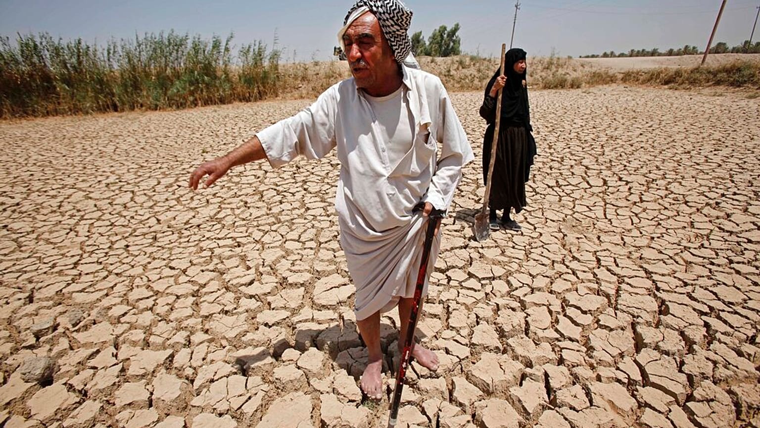 Türkiye'den doğan Fırat Nehri, Suriye'den geçip Irak'a dökülüyor. 2009'da yaşanan kuraklıkta Iraklı çiftçiler büyük zarar görmüştü (Fotoğraf: Bağdat-Irak)