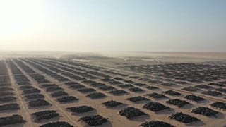 منظر جوي لأكبر مكب للإطارات التالفة في الكويت