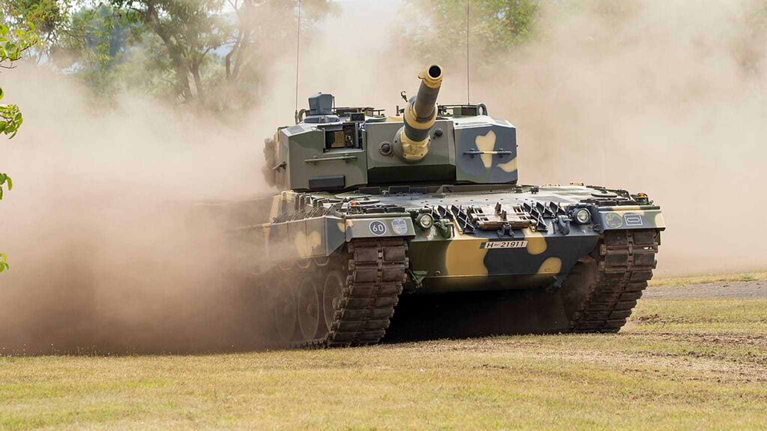 Az egyik első, már leszállított tank bemutatója 2020 július 24-én Tatán