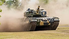 Az egyik első, már leszállított tank bemutatója 2020 július 24-én Tatán
