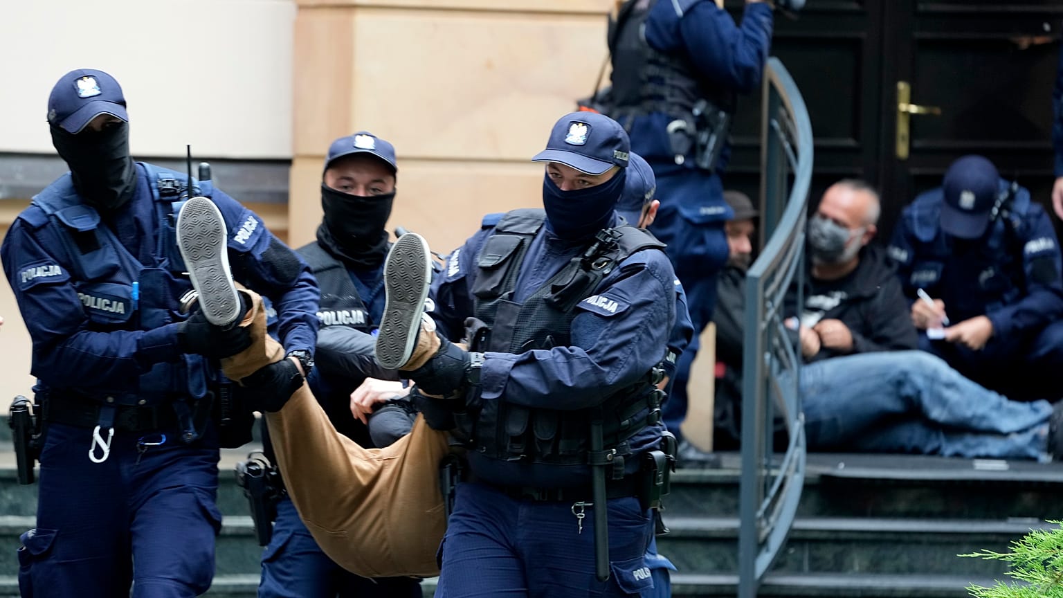 Police removed protestors from outside the Constitutional Tribunal building in Warsaw.