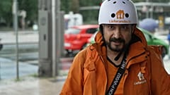Ételfutárként dolgozik az afgán ex-miniszter