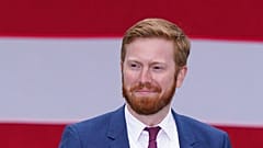  بيتر ميجر  -  نائب جمهوري عن ولاية ميشيوس