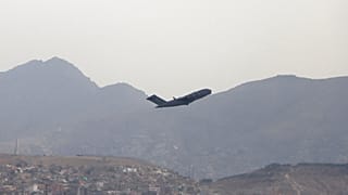 Décollage d'un avion américain de l'aéroport de Kaboul (Afghanistan), le 30/08/2021